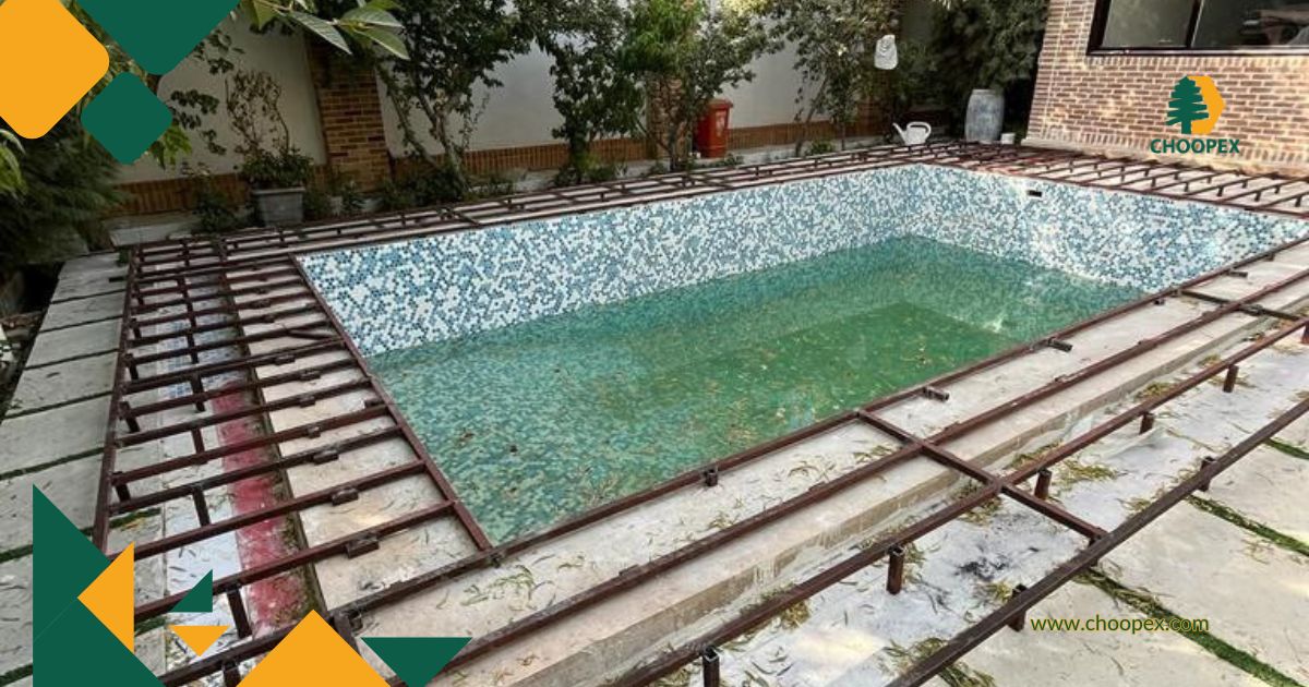 نصب چوب پلاست دور استخر