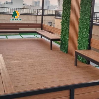 نیمکت چوب پلاست چوپکس در فضای اداری روباز